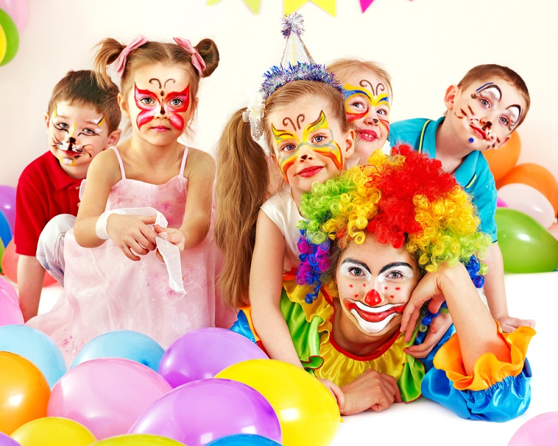 Feste per Bambini Prepara la tua propria festa mascherata per i tuoi figli!